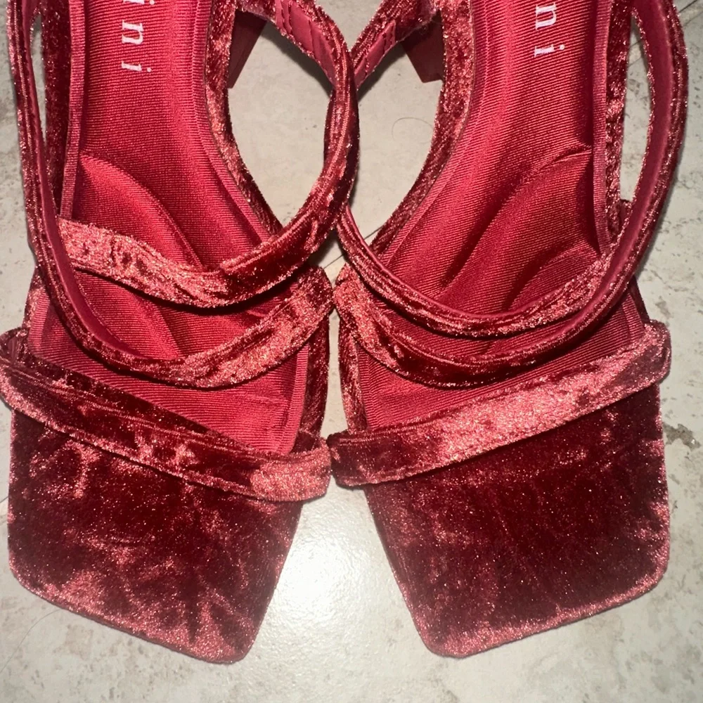 Gianni Bini The Novah Velvet Strappy‎ Square Toe Wedge Sandals Wine Red Size 8